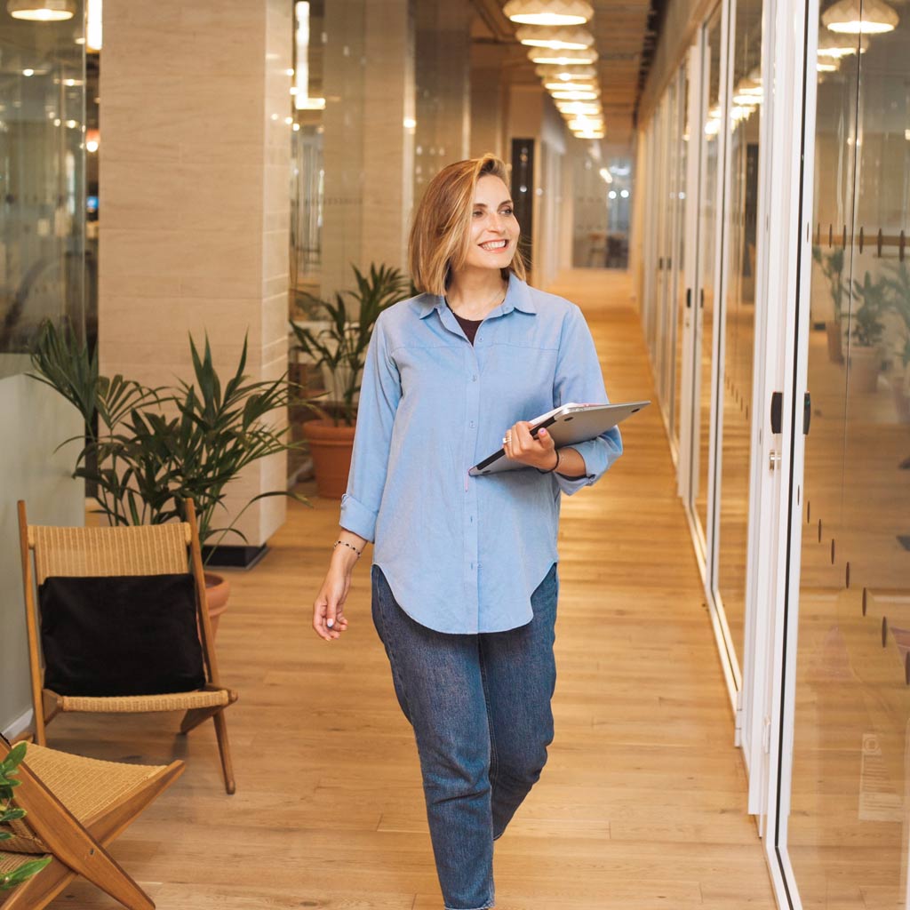 Expert IT consulting team collaborating on enterprise strategy